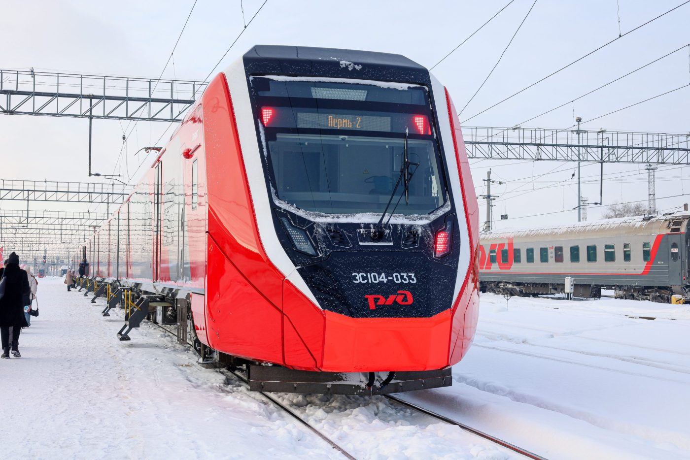 Пригородный поезд