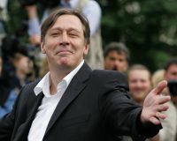 Михаил Ефремов всё оставил бывшей жене и переехал к молодой возлюбленной