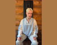 Певец SHAMAN сжег в русской печи свои знаменитые кожаные штаны