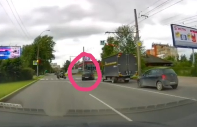 «Спалили» бдительные новгородцы лихача-автомобилиста