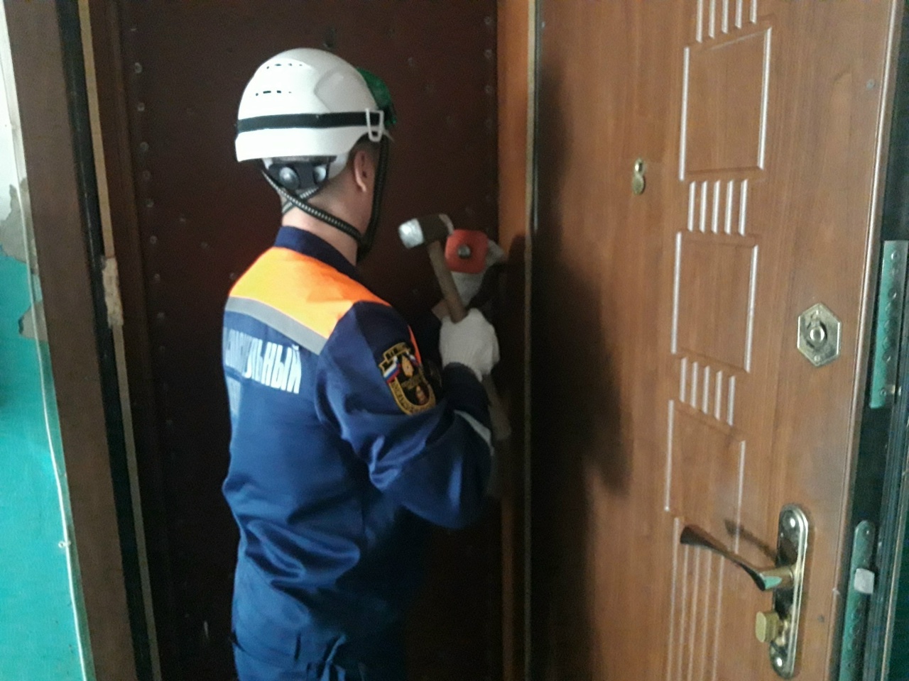 Пензенские спасатели вскрыли дверь и спасли жизнь пожилой женщине