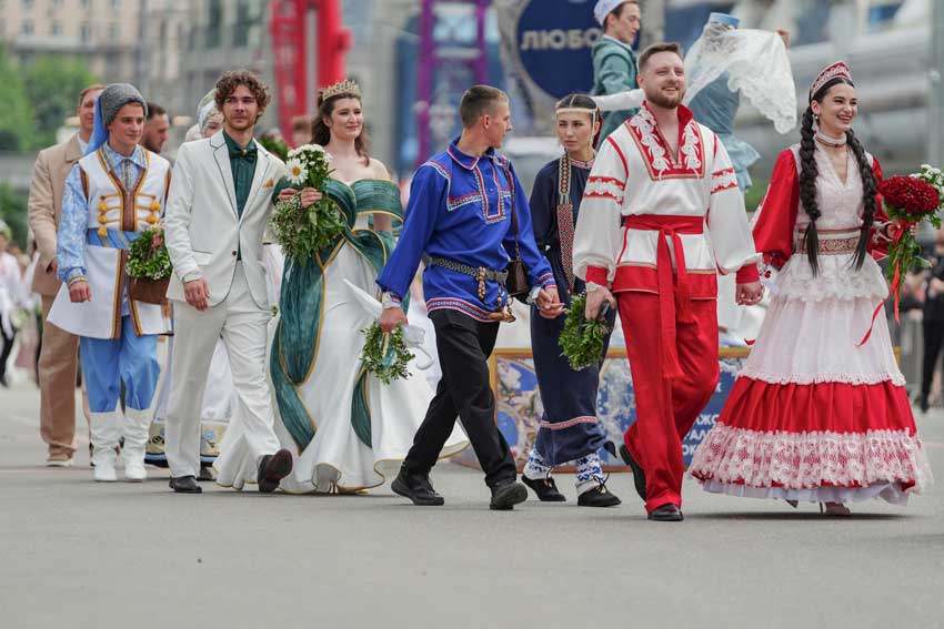 «Молодожены