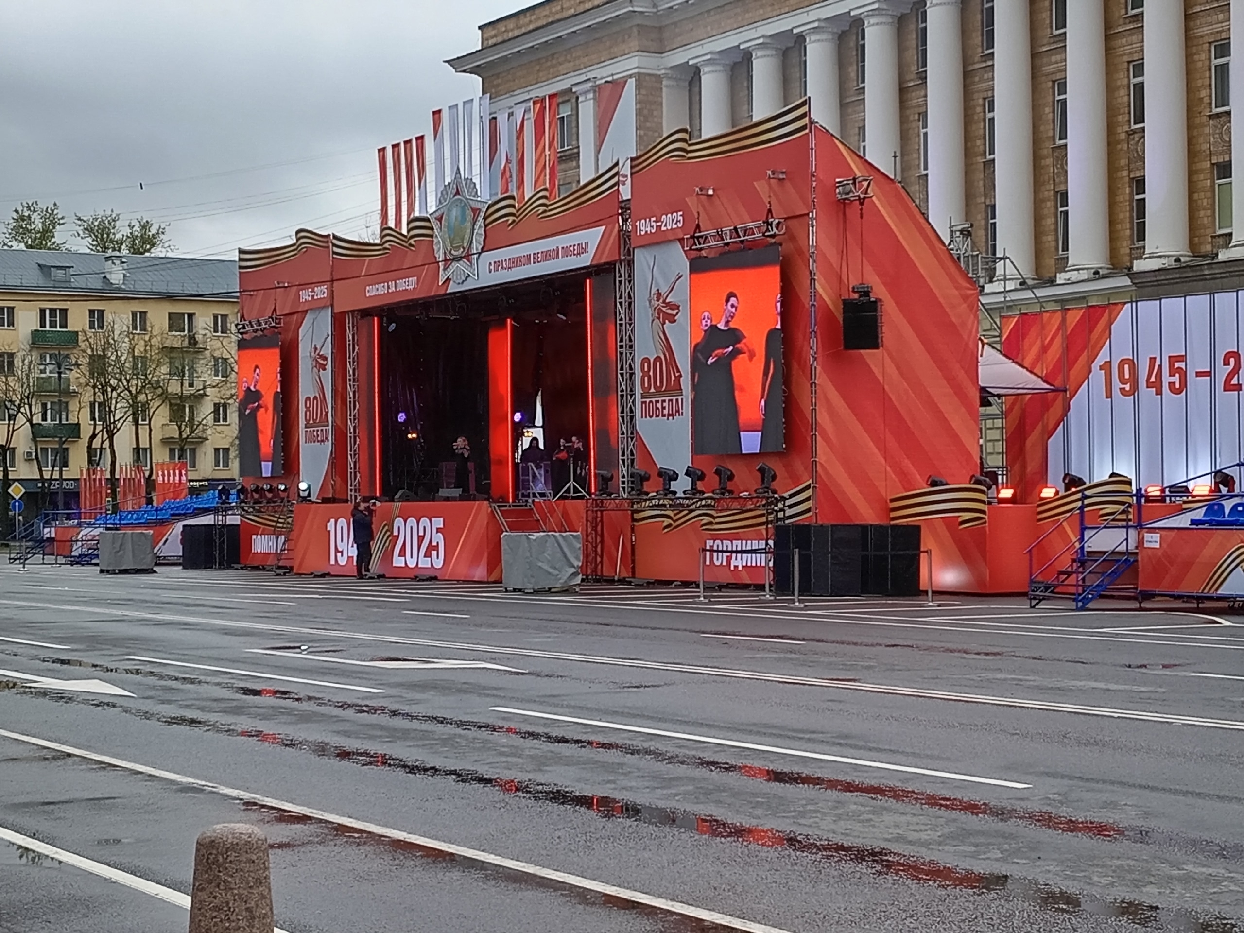 Поджог на Софийской площади в День Победы совершила студентка юрфака НовГУ