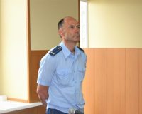 В Великом Новгороде пожилой уголовник порезал ножом молодого алкоголика