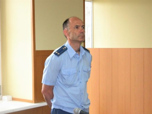 В Великом Новгороде пожилой уголовник порезал ножом молодого алкоголика