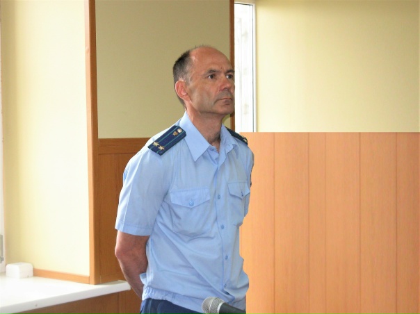В Великом Новгороде пожилой уголовник порезал ножом молодого алкоголика