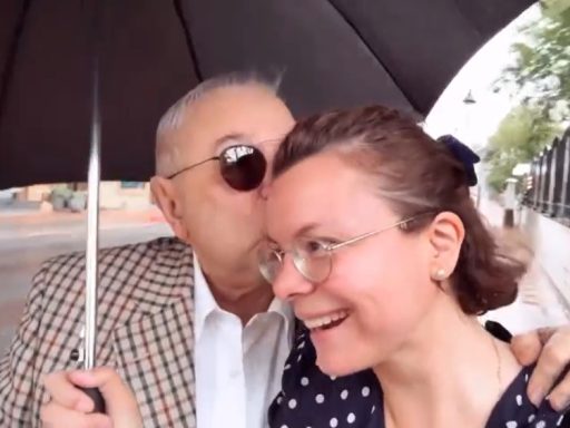 Сияющая от счастья Татьяна Брухунова показала прогулку под дождем с Петросяном