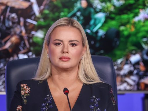 Певицу Анна Семенович и ее жениха выпроводили из дорогого ресторана в Венеции