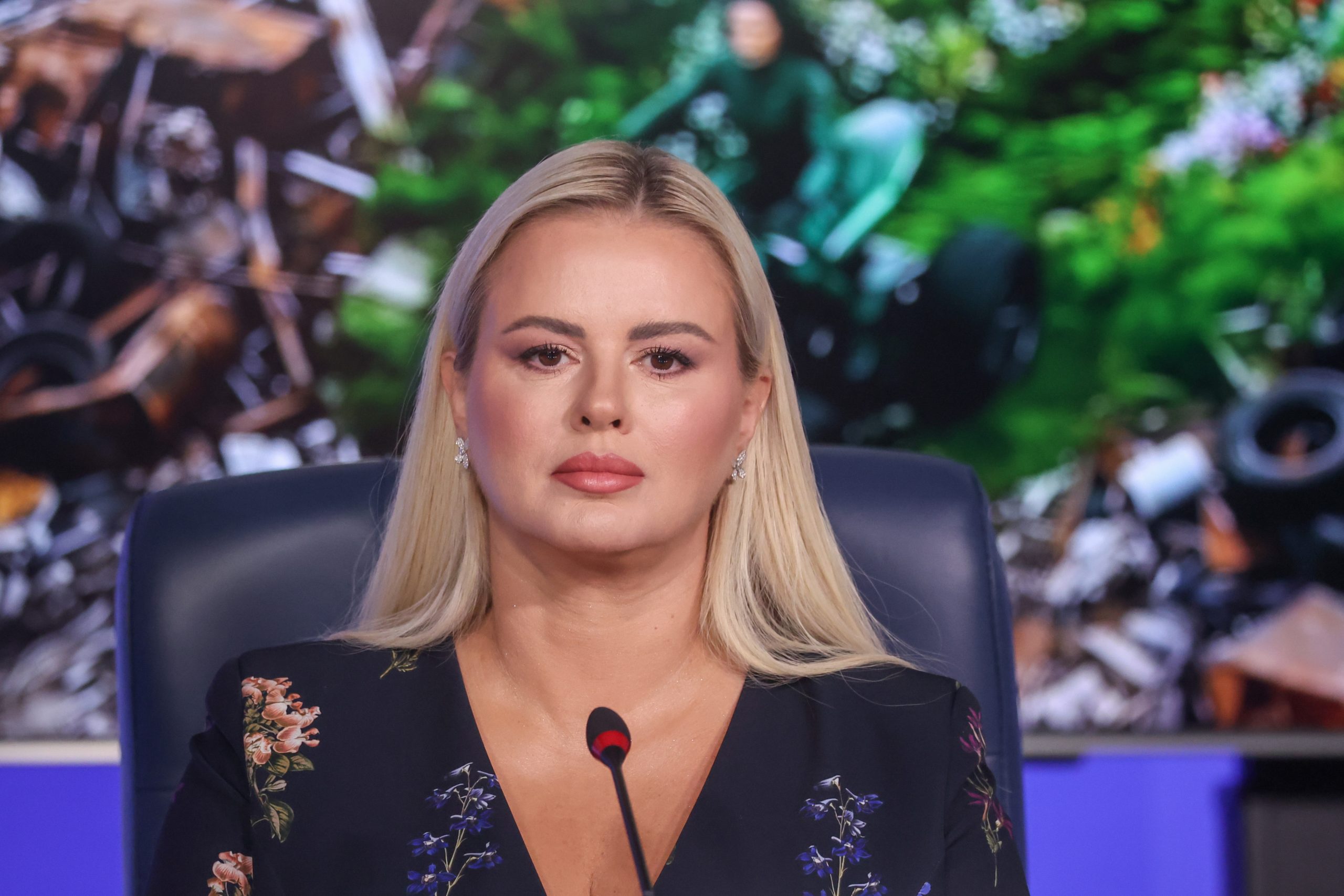 Певицу Анна Семенович и ее жениха выпроводили из дорогого ресторана в Венеции