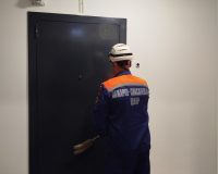 Пензенские спасатели вскрыли дверь, которую захлопнул изнутри ребенок