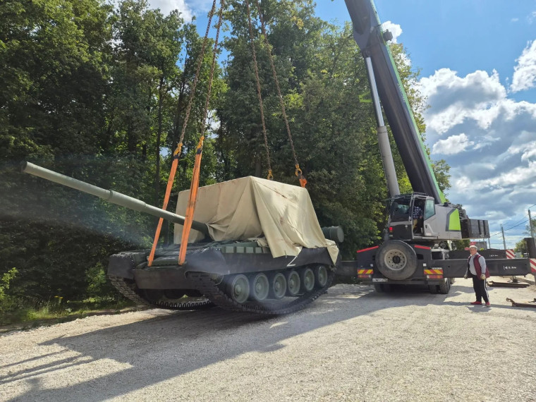 На новом мемориале в Туле установили два подлинных боевых танка