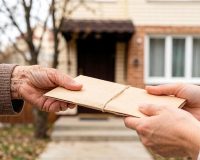 В Малой Вишере с поличным задержана пособница дистанционных мошенников