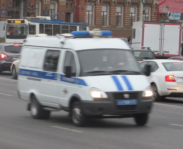 Женщина хотела сжечь машину соперницы у бара в Комсомольске