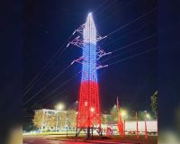 В честь Дня государственного флага России орловские энергетики подсветили опору ЛЭП цветами триколора