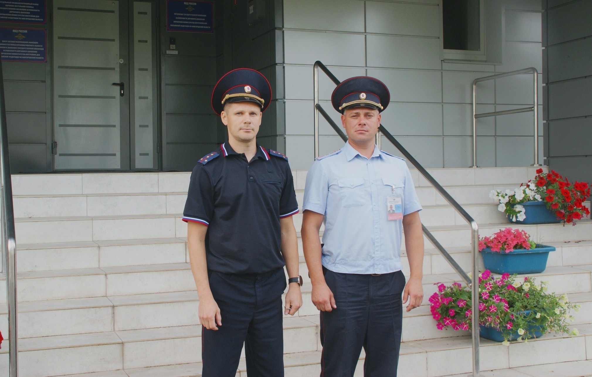 Сотрудники ГИБДД из Великого Новгорода оказали медпомощь водителю