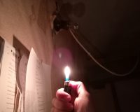 В качестве компенсации вреда за жизнь без света новгородской старушке выплатят деньги