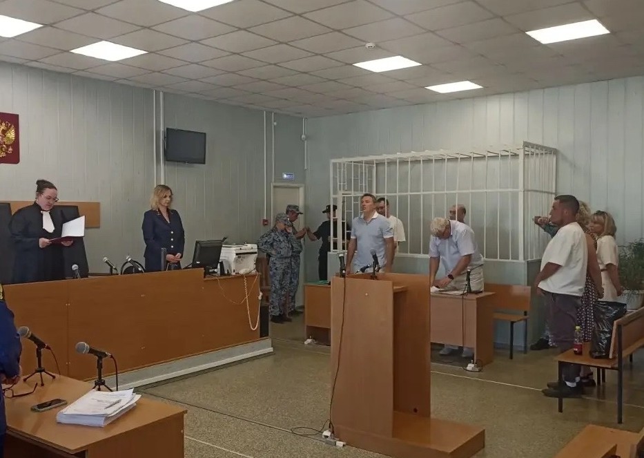 Обвиняемые в передаче взятки москвичи предстали перед судом в Валдае