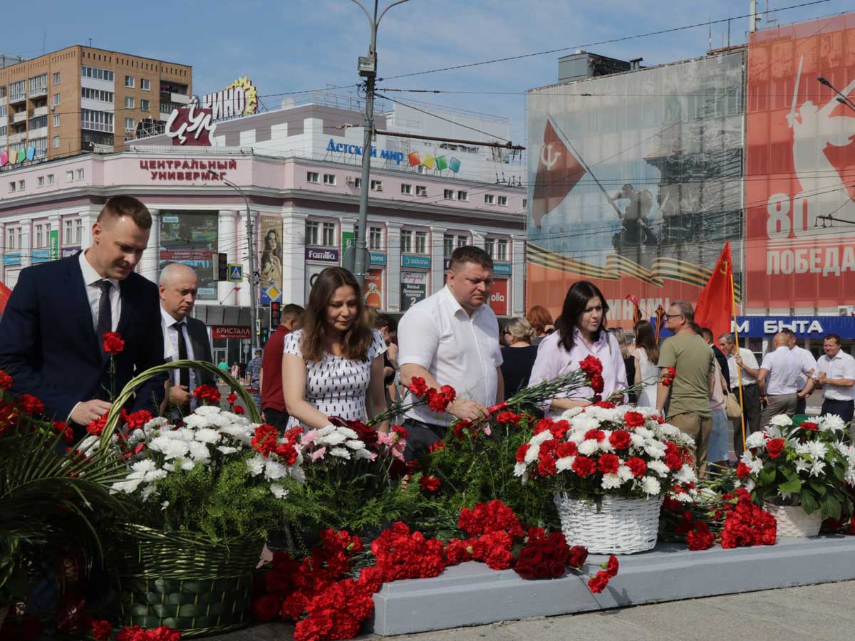 Сотрудники «Орелэнерго» приняли участие в церемонии подъема Знамени Победы