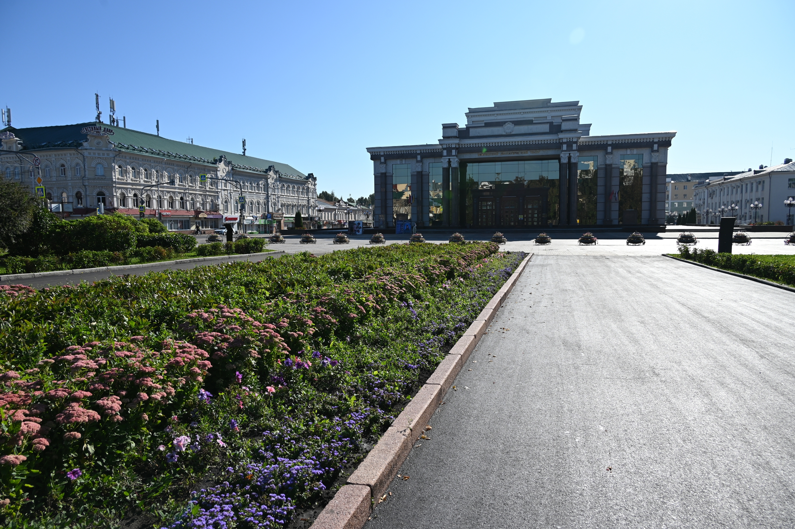 В Пензе в сквере Белинского, напротив драмтеатра, завершили благоустройство