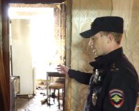 Пензенские полицейские спасли мужчину из объятой огнем квартиры