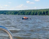 Под Пензой на водохранилище спасли семью с двумя детьми на байдарке
