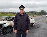 В Новгородской области сгорела машина петербуржцев, возвращавшихся с Чёрного моря