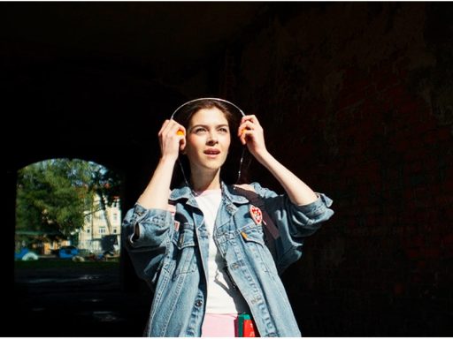 Девочки учатся бриться