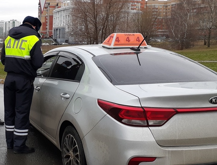 Пьяный житель Пензы после бурного отдыха в сауне угнал машину такси