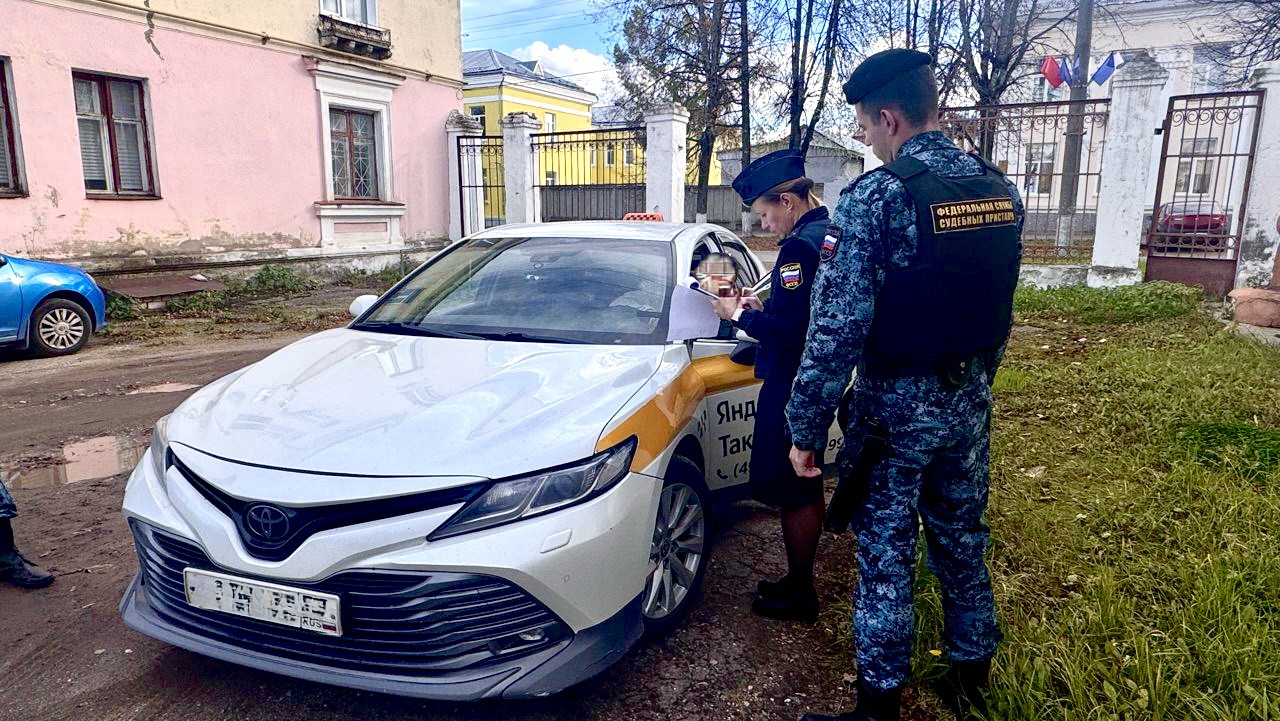 Жительница Комсомольска погасила долги после ареста трёх иномарок